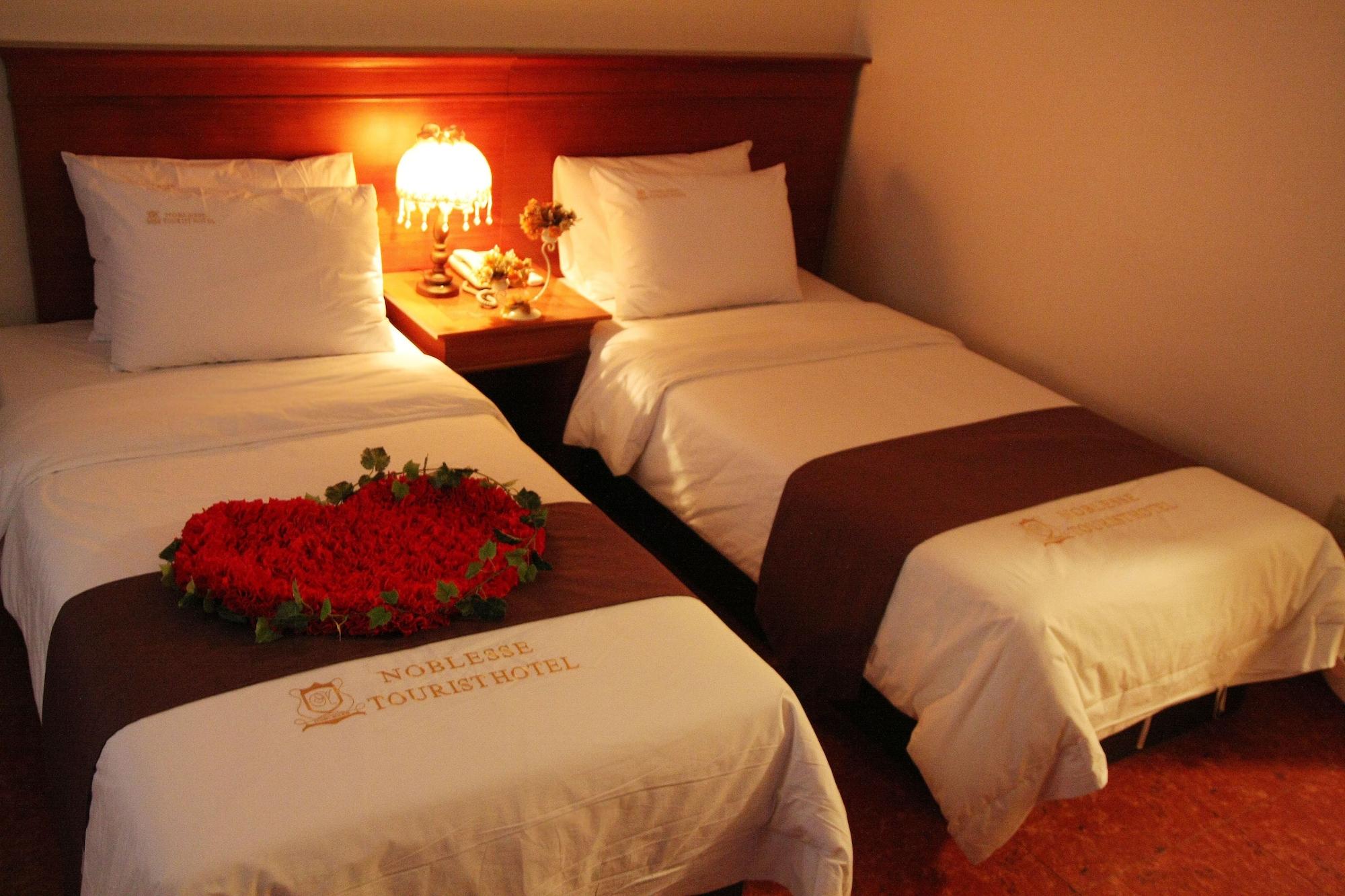 Noblesse Tourist Hotel Сеул Экстерьер фото