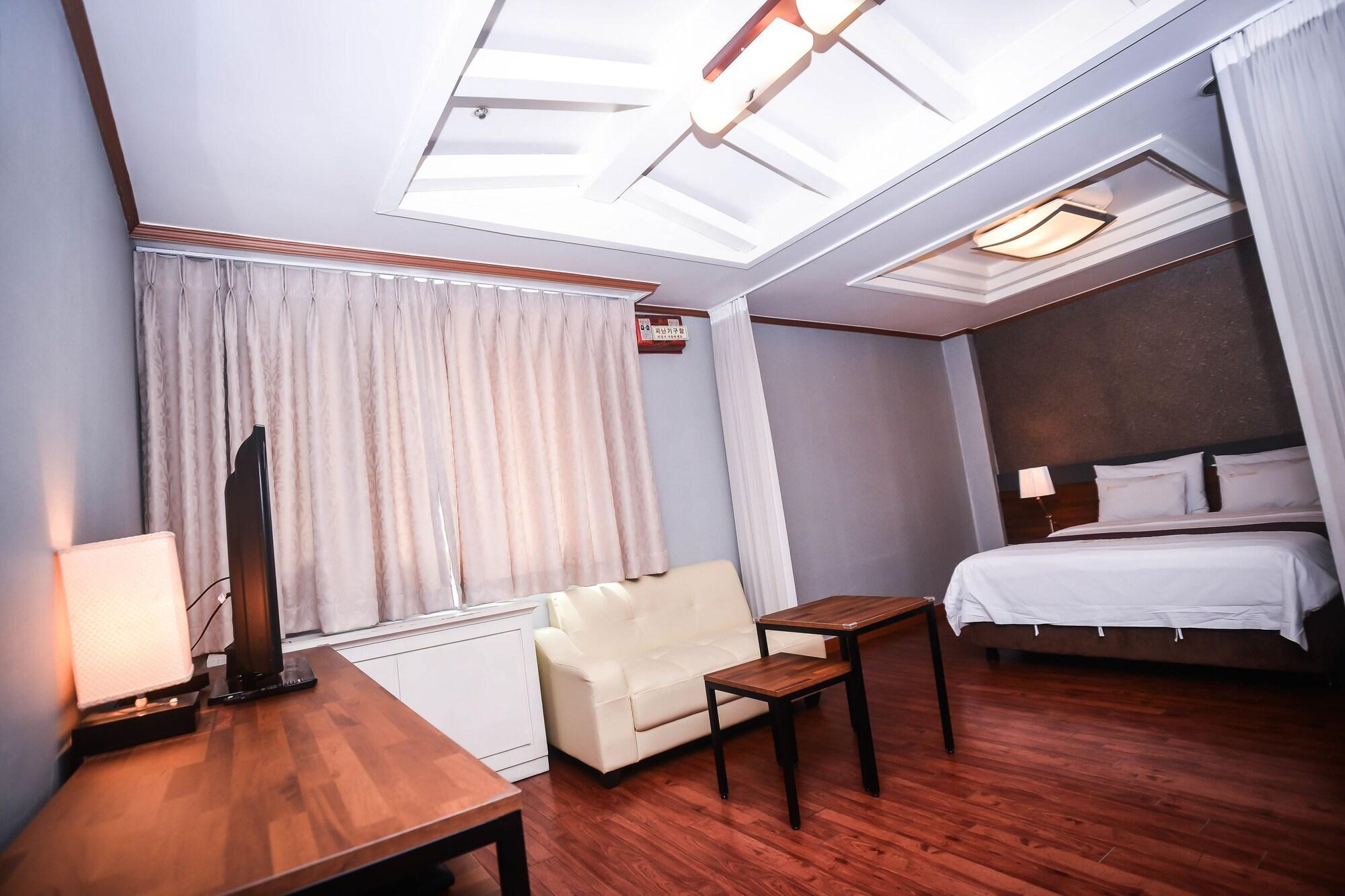 Noblesse Tourist Hotel Сеул Экстерьер фото