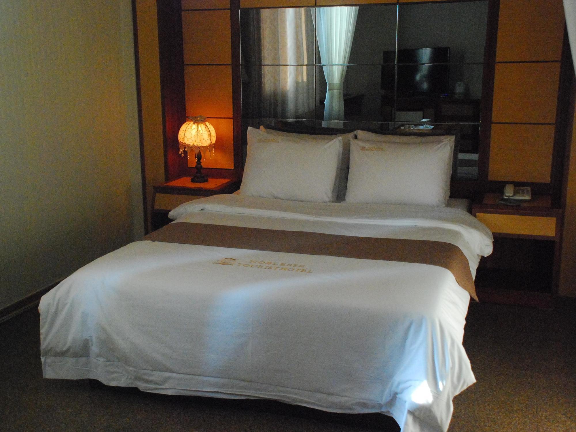 Noblesse Tourist Hotel Сеул Экстерьер фото