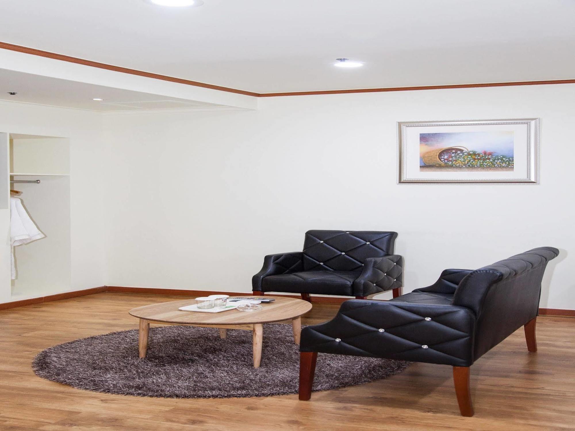 Noblesse Tourist Hotel Сеул Экстерьер фото